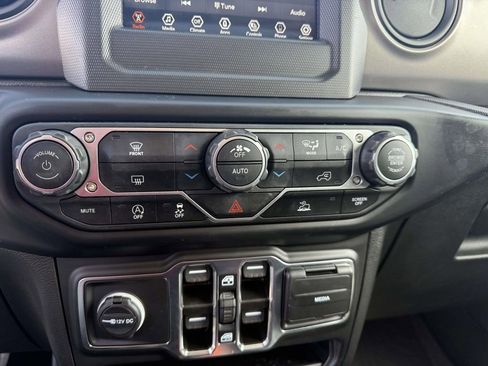 Used 2023 Jeep Gladiator Sport image 21