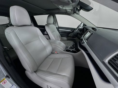 Used 2017 Toyota Highlander XLE image 30
