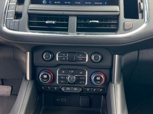 Used 2023 Chevrolet Suburban Premier image 10