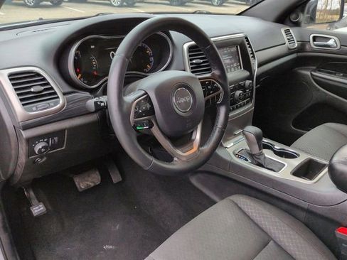 Used 2019 Jeep Grand Cherokee Laredo w/ Security & Convenience Group AWD/4WD image 12