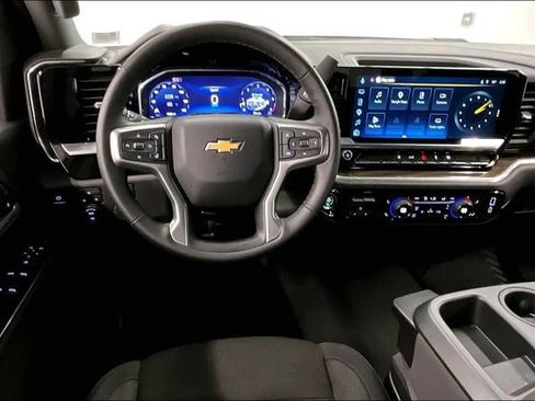 Used 2025 Chevrolet Silverado 2500 LT w/ Convenience Package AWD/4WD image 6