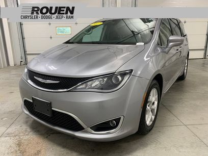 Used 2017 Chrysler Pacifica Touring-L w/ Tire & Wheel Group