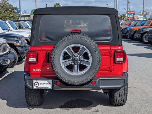Used 2018 Jeep Wrangler Unlimited Sahara image 6