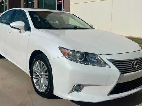 Used 2014 Lexus ES 350 w/ Luxury Package FWD image 4