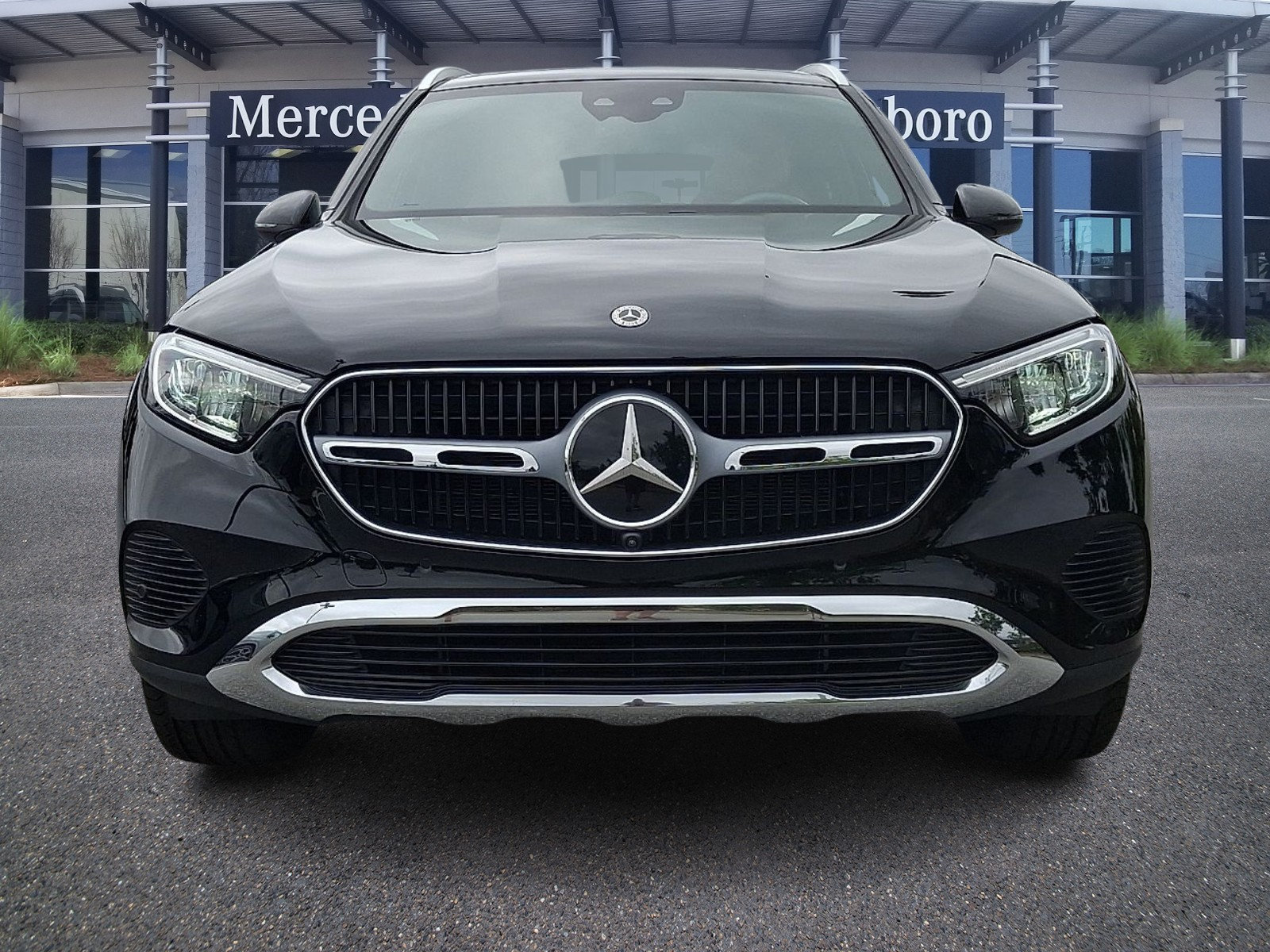 Used 2024 Mercedes-Benz GLC 300 4MATIC image 2