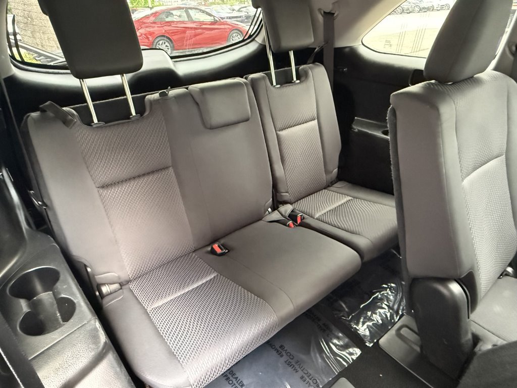 Used 2019 Toyota Highlander LE FWD image 17