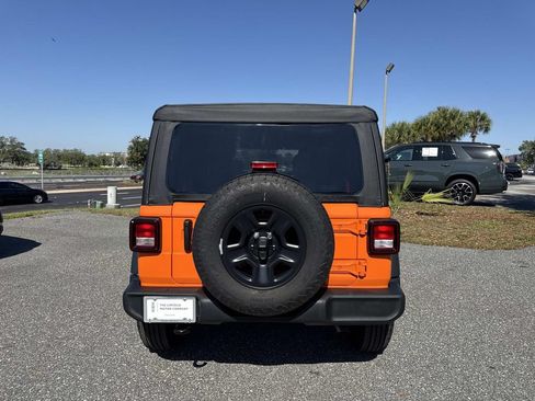 Used 2025 Jeep Wrangler Unlimited Sport AWD/4WD image 4