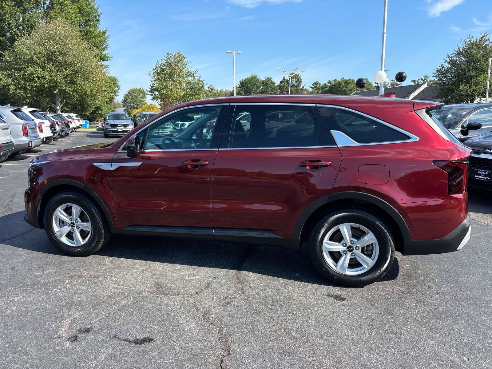 Used 2025 Kia Sorento LX FWD image 2