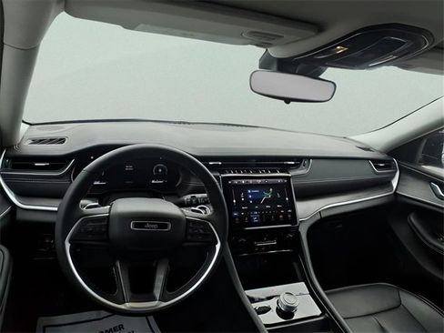 Certified 2023 Jeep Grand Cherokee Limited image 11