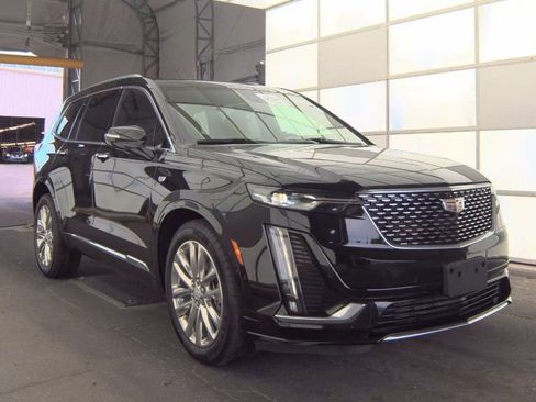 Used 2021 Cadillac XT6 Premium Luxury AWD/4WD image 2