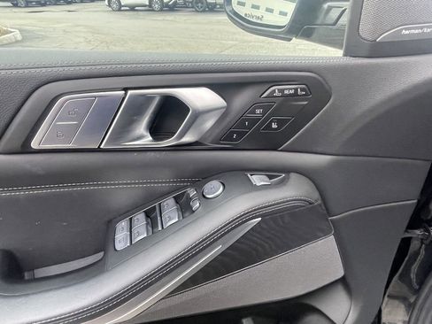 Used 2022 BMW X7 M50i w/ Cold Weather Package image 11