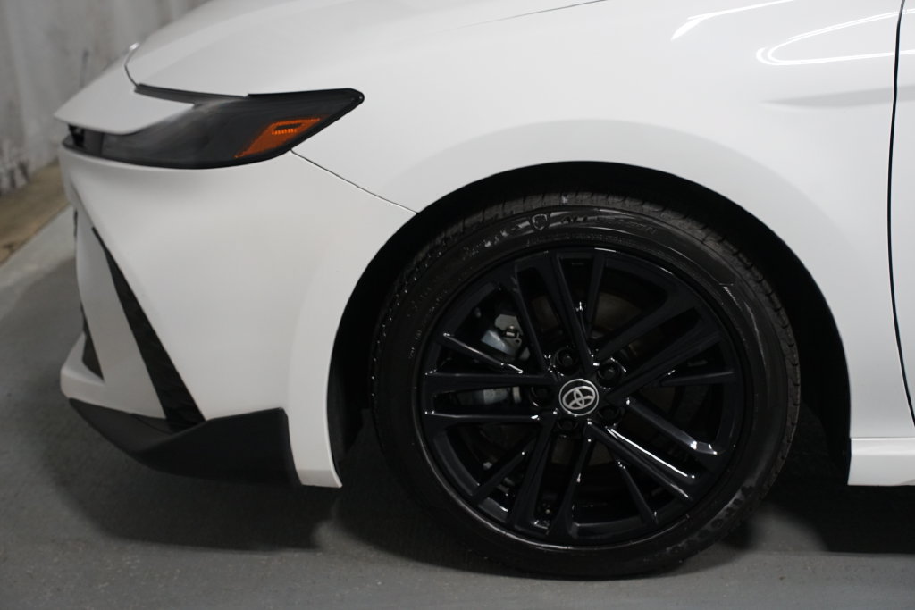 Certified 2025 Toyota Camry SE FWD image 5