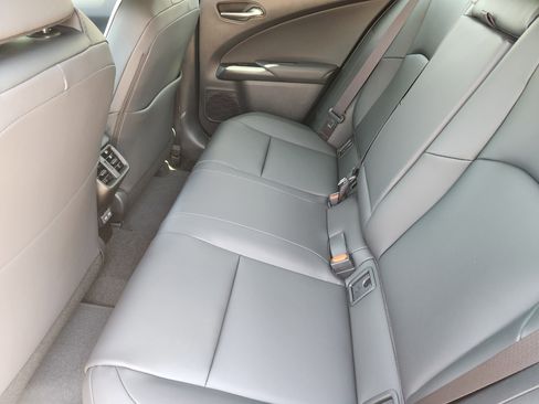 New 2026 Lexus UX 300h FWD image 17