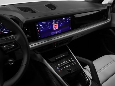 Certified 2026 Porsche Cayenne AWD/4WD image 34