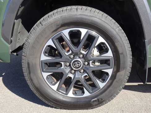 Used 2023 Toyota Tundra Limited AWD/4WD image 29