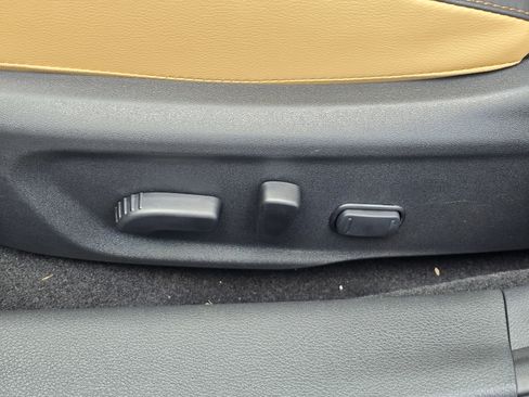 Used 2025 Nissan Sentra SV w/ SV Premium Package FWD image 16