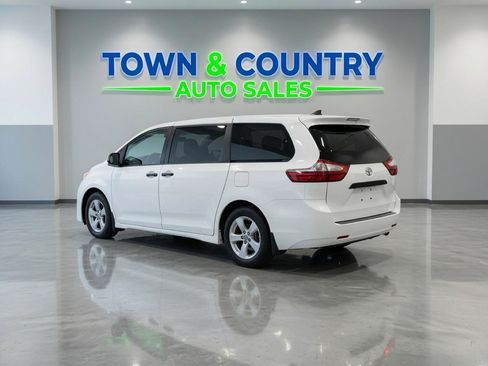 Used 2020 Toyota Sienna L FWD image 3