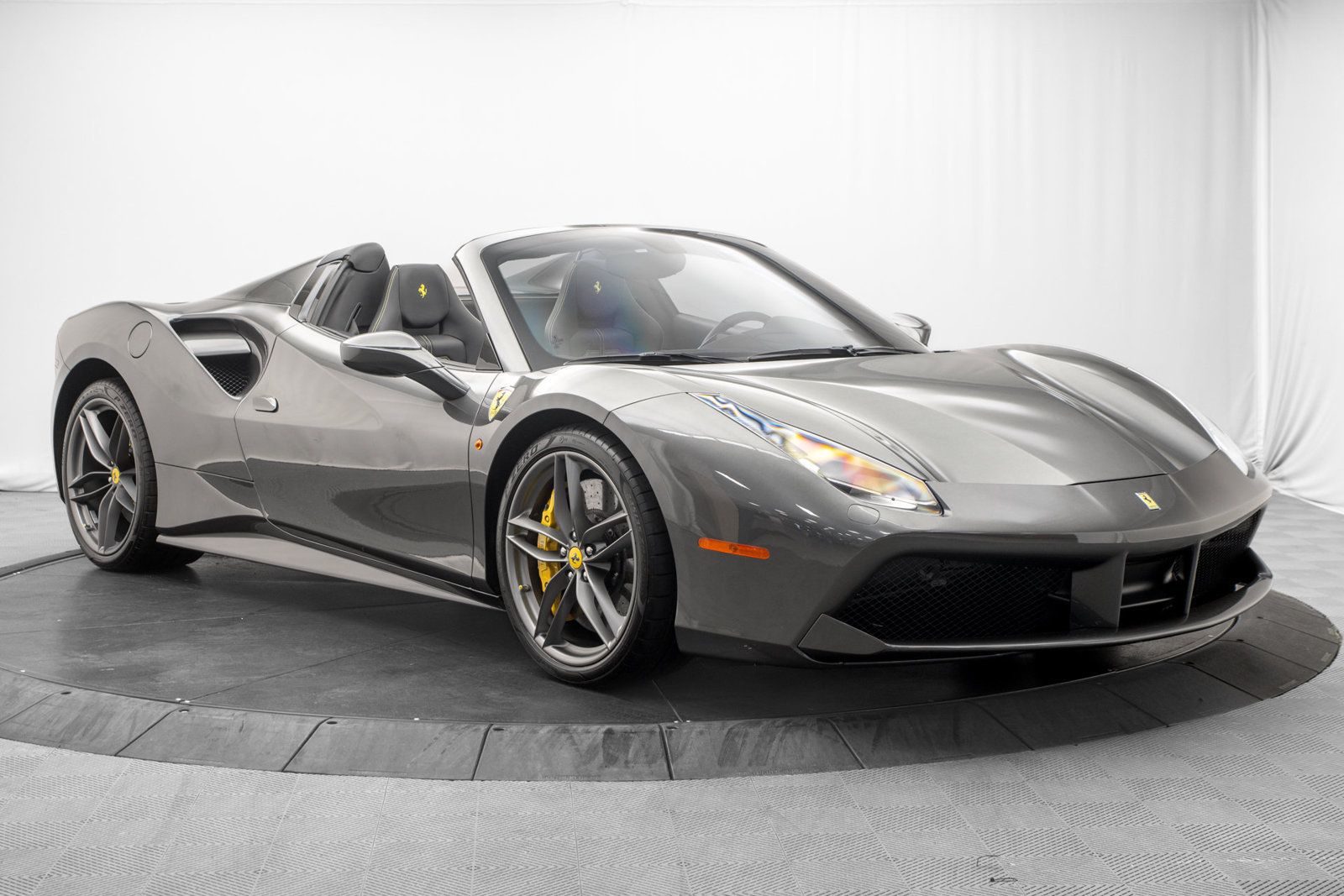 Used 2017 Ferrari 488 Spider RWD image 17
