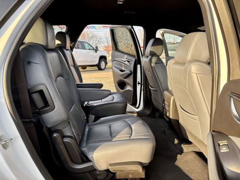 Used 2022 Buick Enclave Premium AWD/4WD image 9