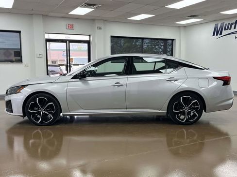 Used 2024 Nissan Altima 2.5 SR FWD image 9