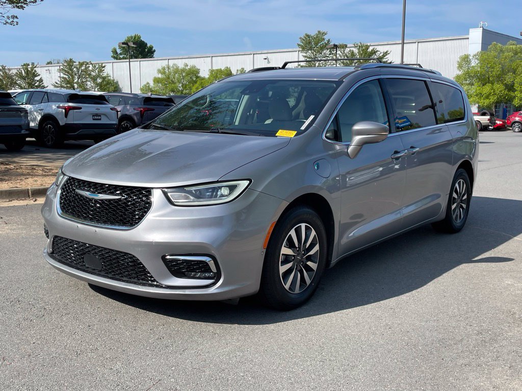 Used 2021 Chrysler Pacifica Touring-L FWD image 3