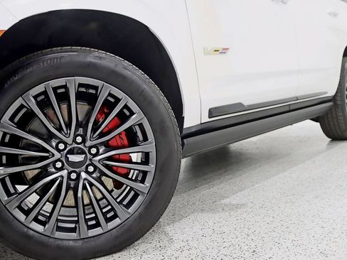 Used 2024 Cadillac Escalade V AWD/4WD image 4