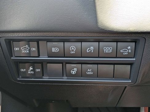 Used 2025 Toyota Tundra Platinum AWD/4WD image 23
