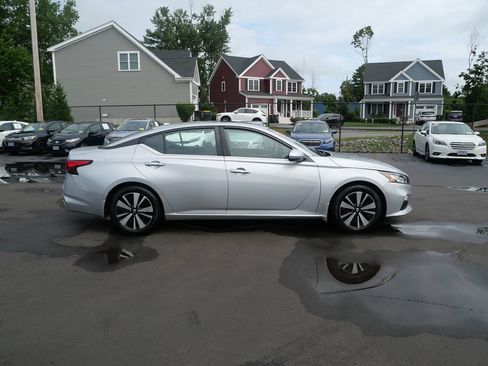 Used 2021 Nissan Altima 2.5 SV w/ SV Premium Package FWD image 8