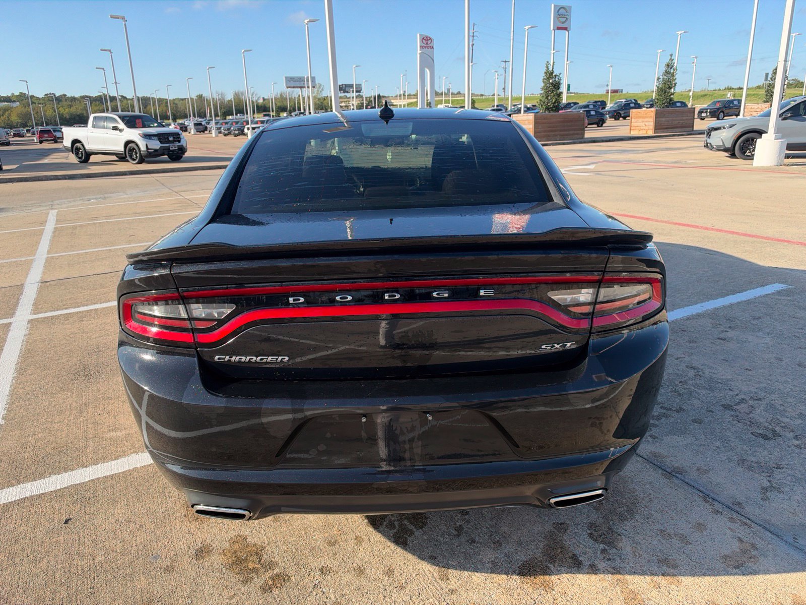 Used 2015 Dodge Charger SXT RWD image 6