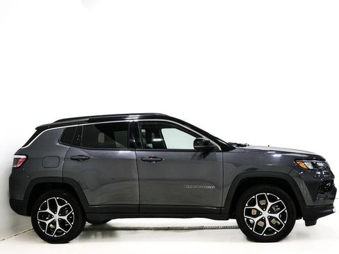 Used 2024 Jeep Compass Limited AWD/4WD image 4