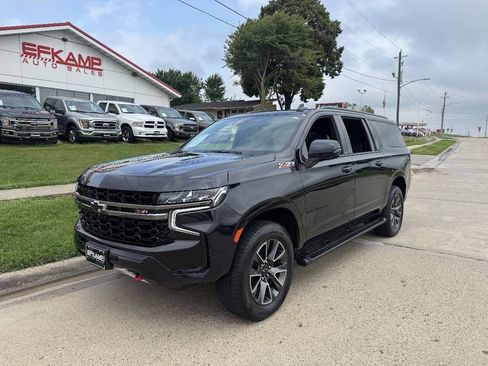 Used 2022 Chevrolet Suburban Z71 w/ Luxury Package AWD/4WD image 2