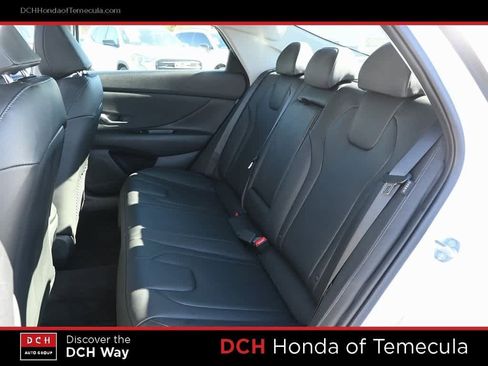 Used 2025 Hyundai Elantra Limited image 18