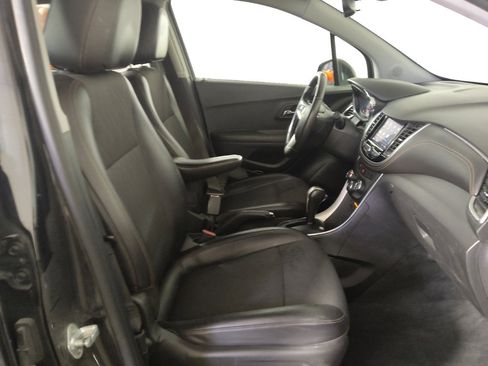 Used 2020 Chevrolet Trax LT w/ LT Convenience Package FWD image 21