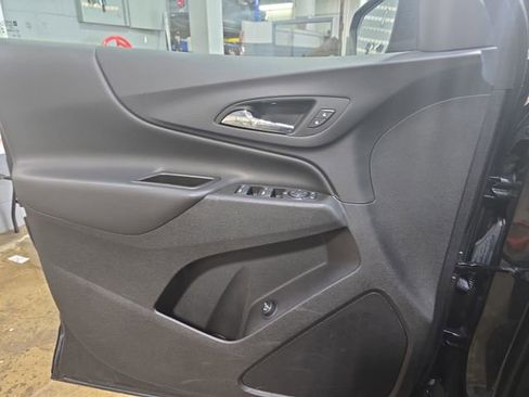 Used 2023 Chevrolet Equinox LT image 28
