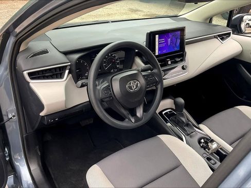 Used 2025 Toyota Corolla LE FWD image 17