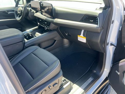 New 2026 Chevrolet Suburban Premier w/ Sun And Tow Package AWD/4WD image 27
