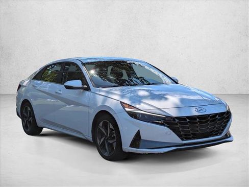 Used 2023 Hyundai Elantra Limited FWD image 3