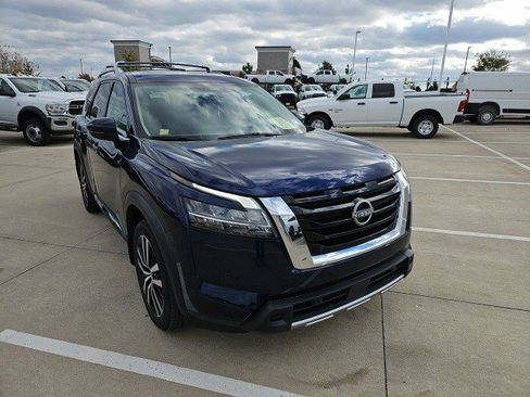 Used 2023 Nissan Pathfinder Platinum w/ Cargo Package image 8
