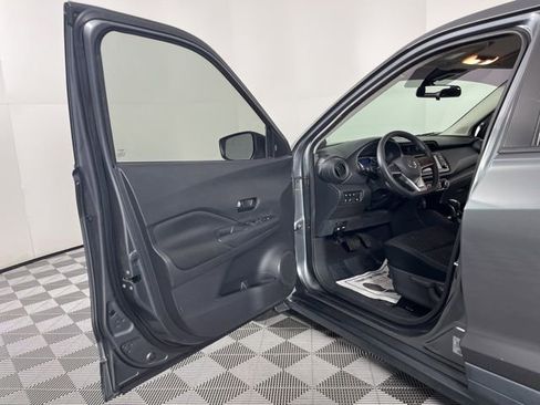 Used 2021 Nissan Kicks S image 16