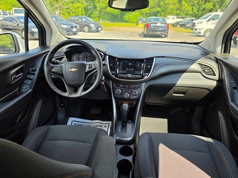 Used 2018 Chevrolet Trax LS AWD/4WD image 21