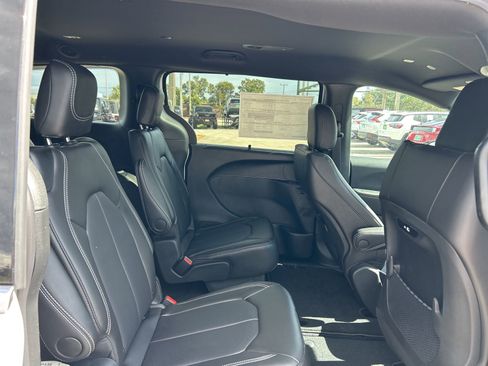 New 2026 Chrysler Pacifica Select image 26
