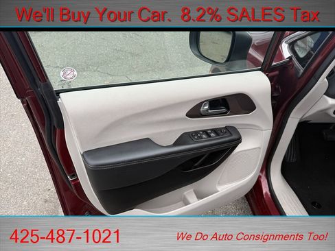 Used 2023 Chrysler Voyager LX image 14