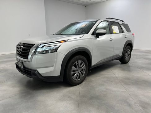 Used 2024 Nissan Pathfinder SV FWD image 4