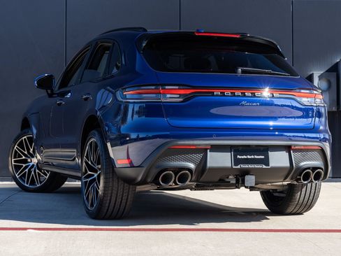Certified 2026 Porsche Macan AWD/4WD image 3