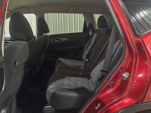 Used 2016 Nissan Rogue SV image 24