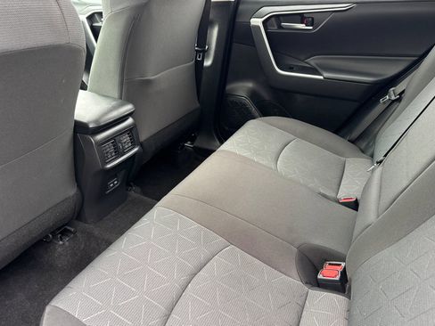 Used 2025 Toyota RAV4 XLE image 27