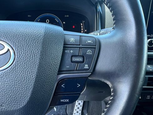Used 2025 Toyota Camry SE FWD image 14