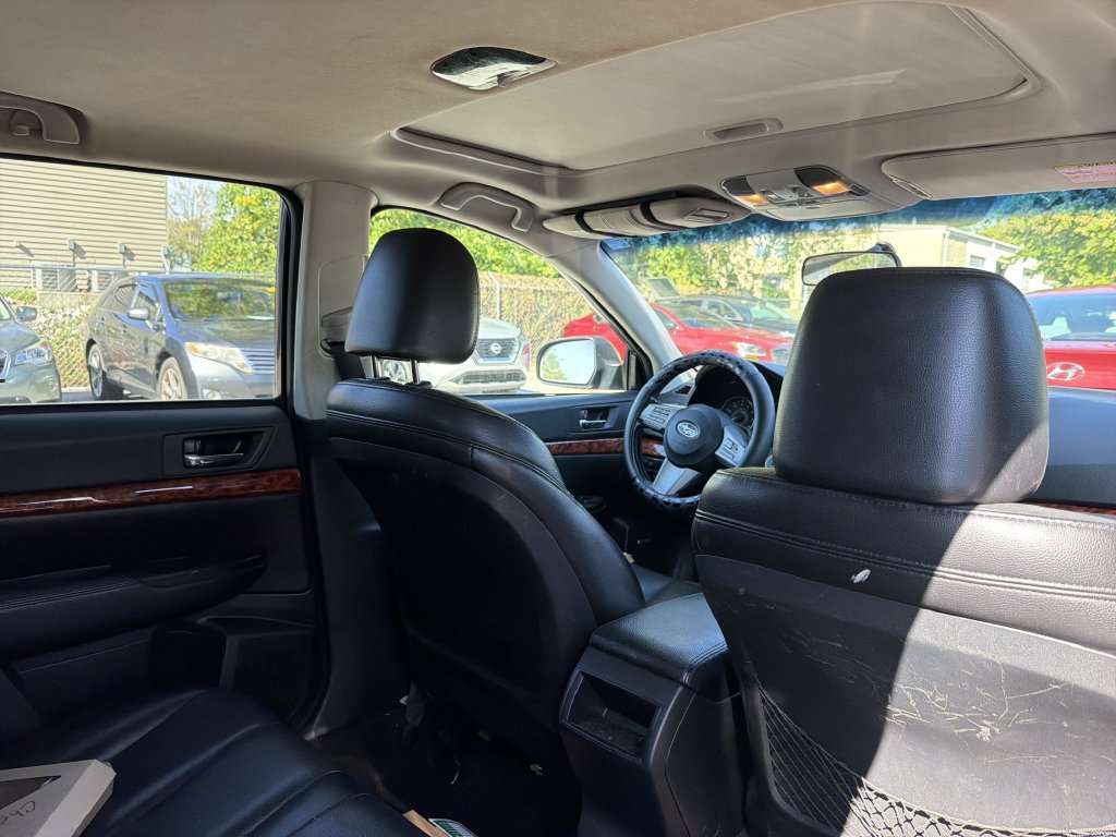 Used 2010 Subaru Outback 2.5i Limited w/ Popular Equipment Group 2C AWD/4WD image 5