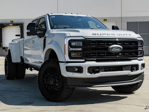 Used 2026 Ford F450 Platinum w/ FX4 Off-Road Package image 26