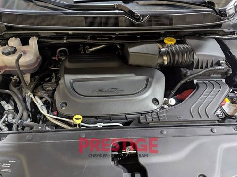 Used 2024 Chrysler Pacifica Touring-L image 32